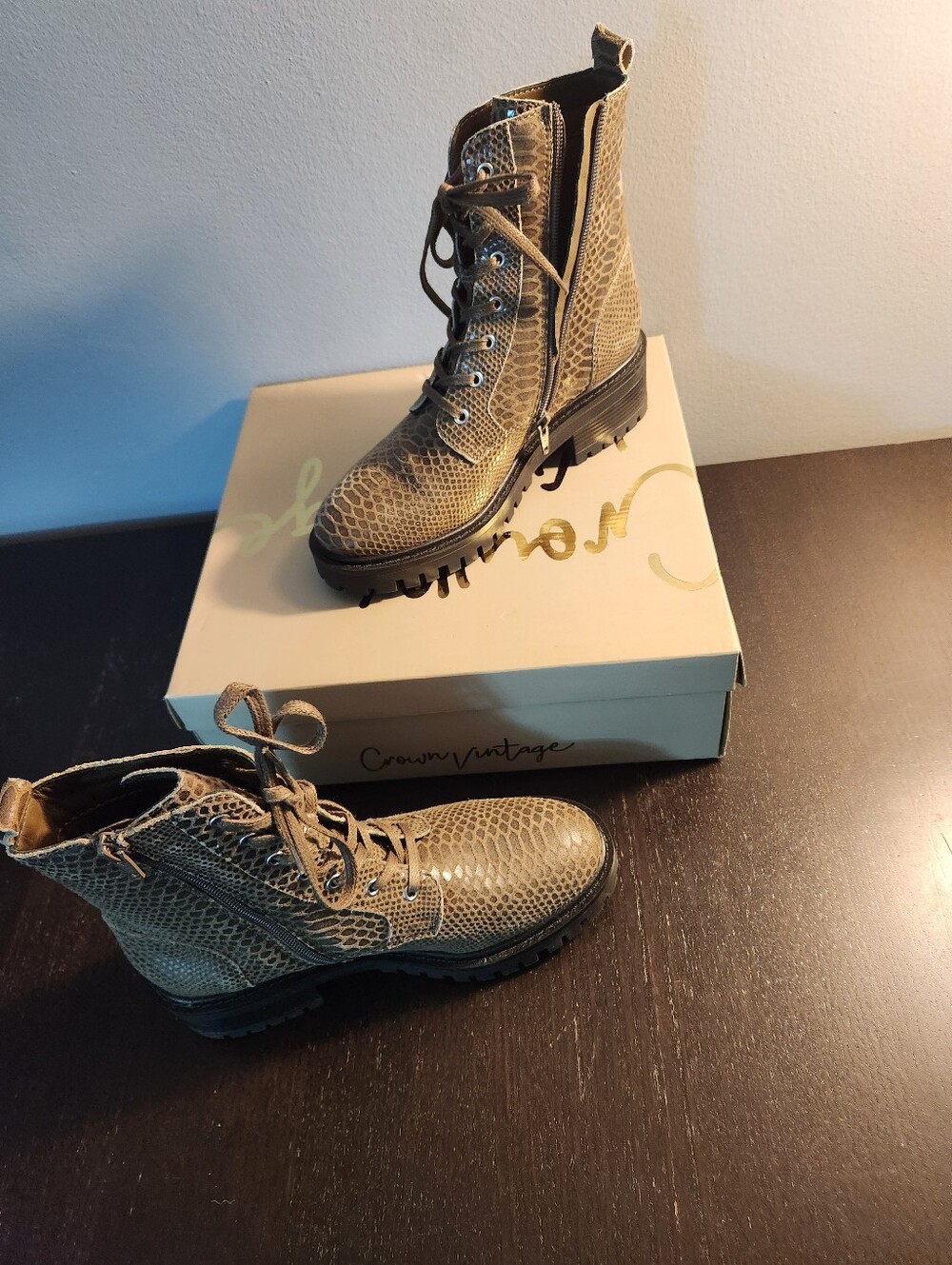 Crown Vintage Taupe Snake-Print Lace-Up Combat Boots With a zipper. Excellent